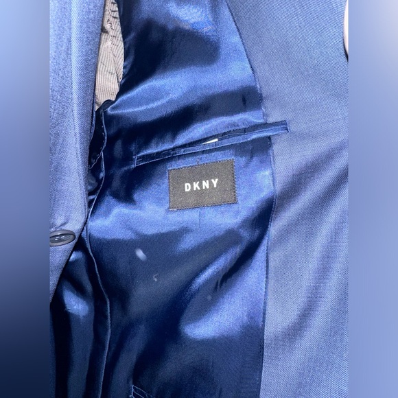 DKNY Men’s Modern Fit 100% Wool Suit - Picture 6 of 7
